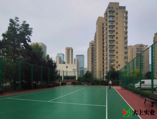 翻新改造后煥然一新的運動(dòng)場(chǎng)