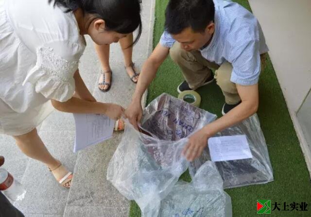 塑膠跑道現場(chǎng)取樣