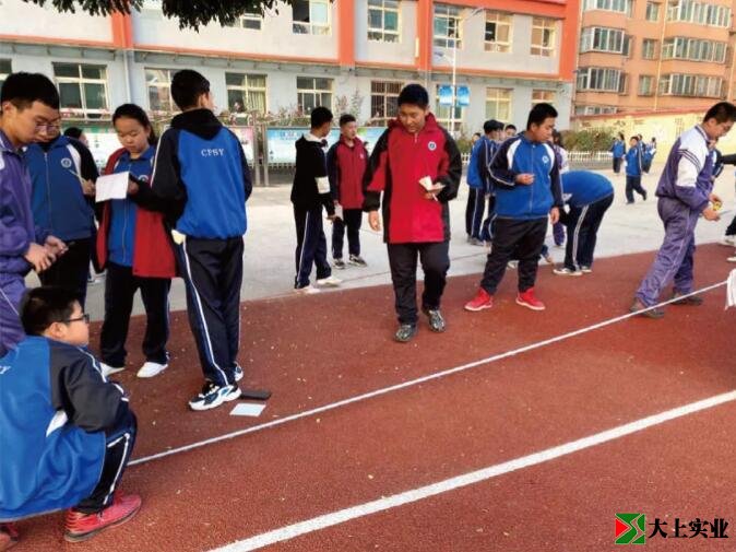 學(xué)生以小組為單位進(jìn)行實(shí)地測量