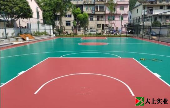 小區內建籃球場(chǎng)